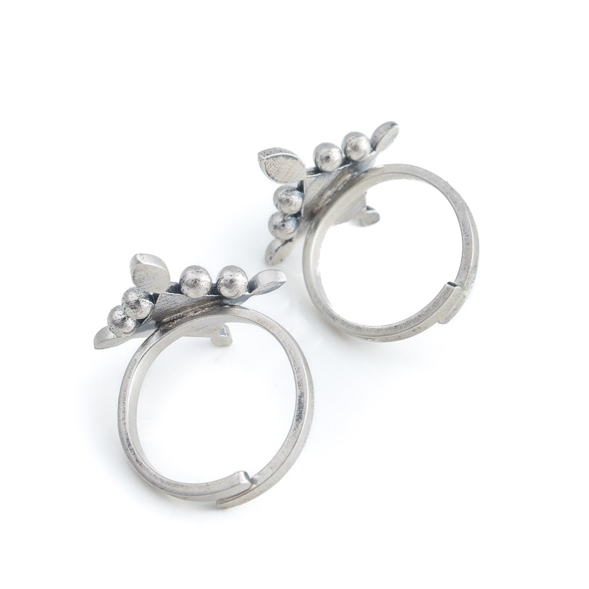 Kriti Silver Toe Rings by MOHA