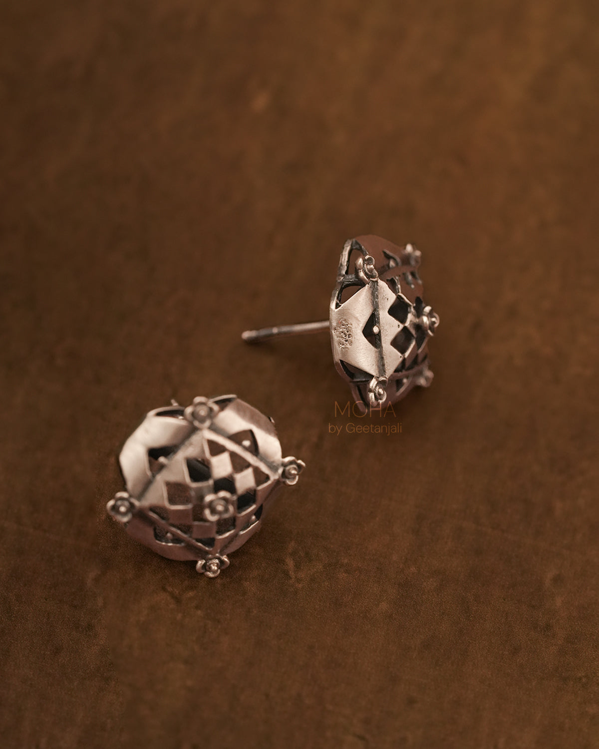 Chak Silver studs by MOHA
