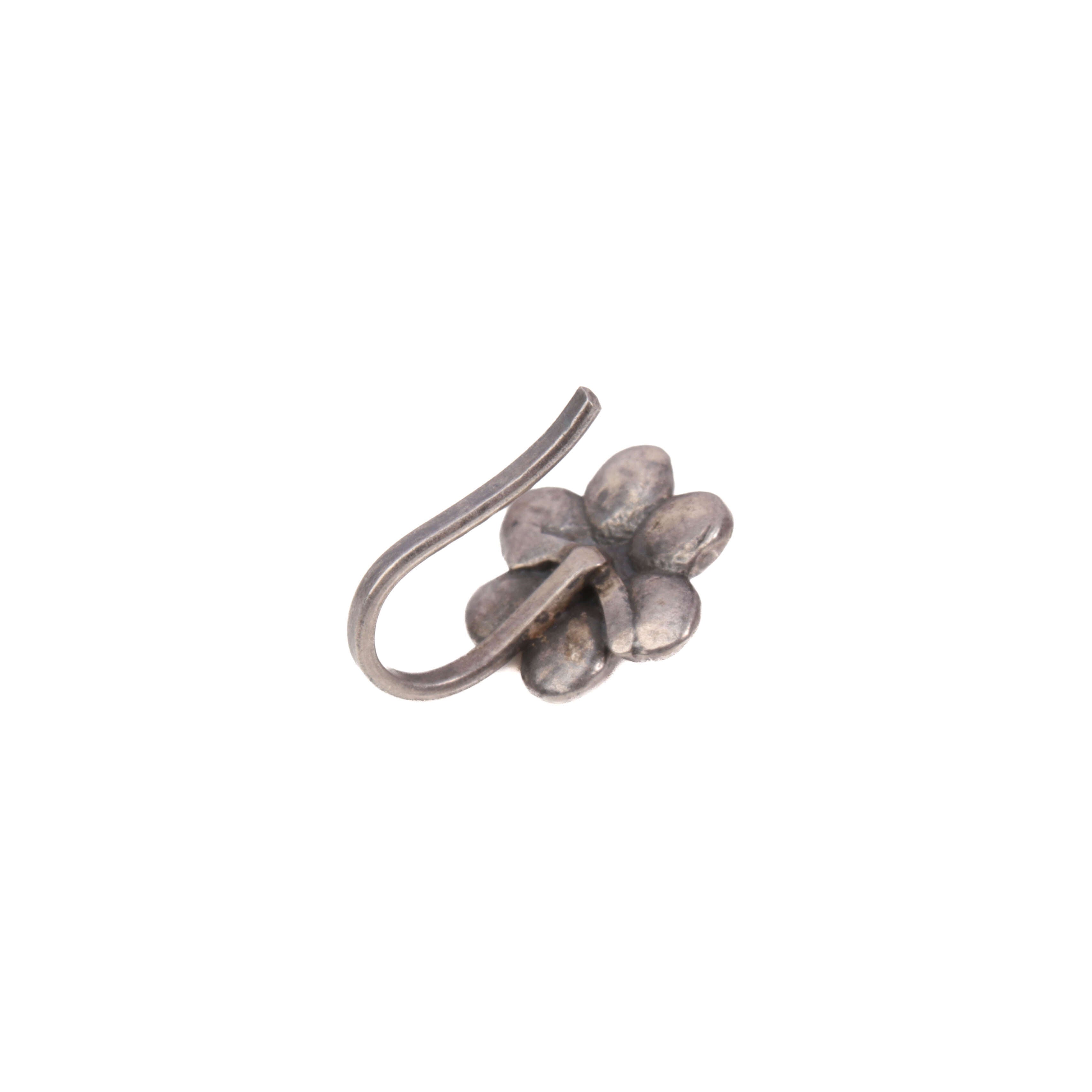Sun tolerant flower silver nose pin - Clip on