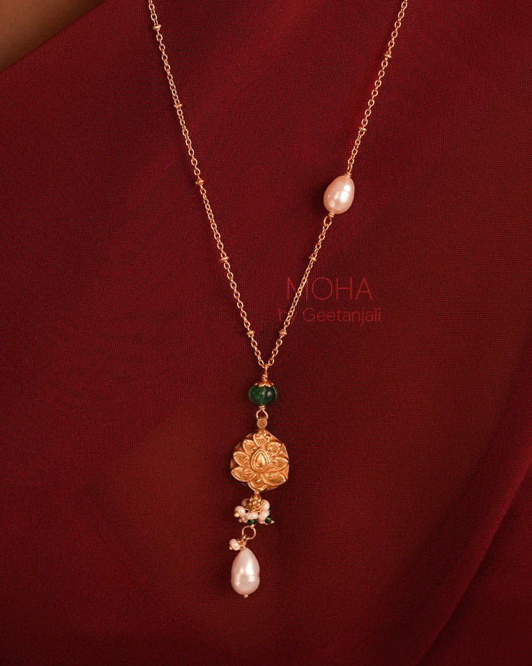Samaya Silver Pendant With Chain By MOHA