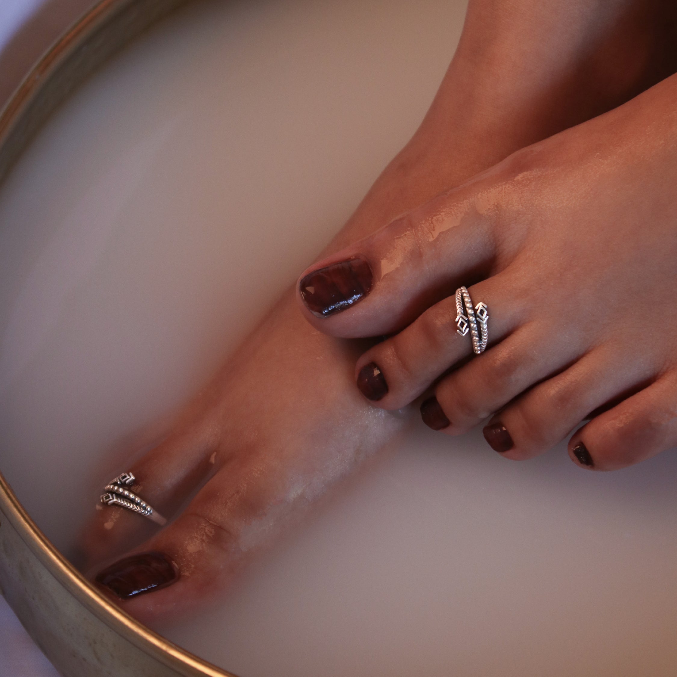 Rekha silver toe ring by Moha