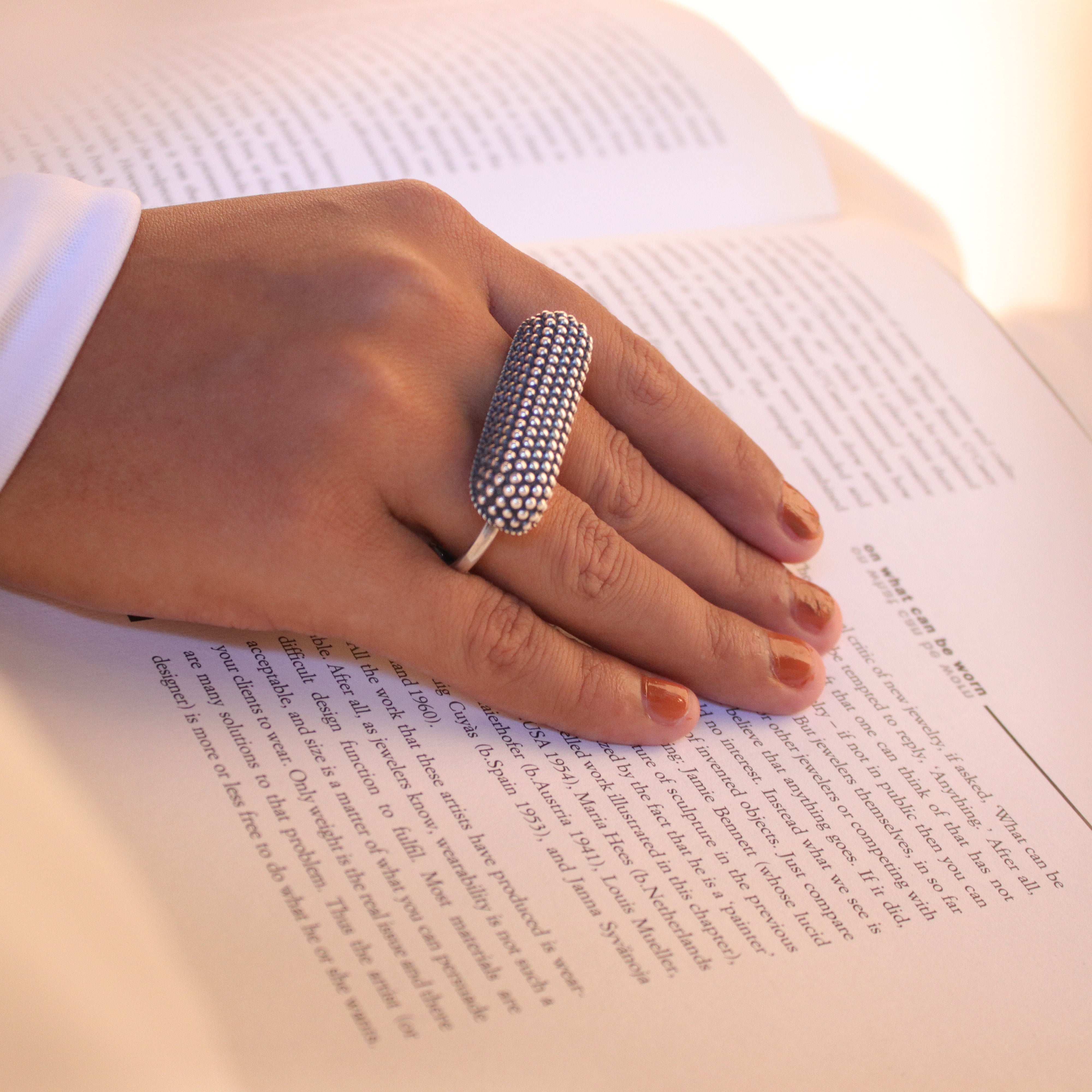 granules in joint finger silver ring