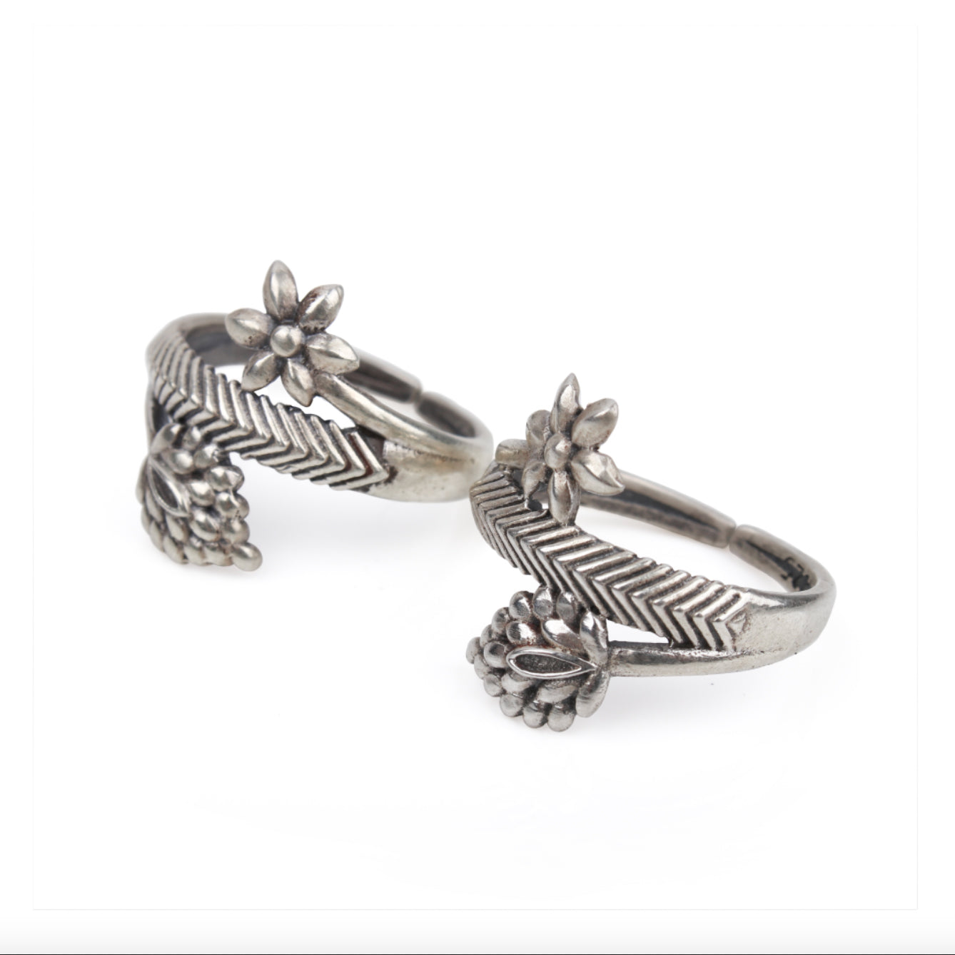 juhi silver toe ring by moha