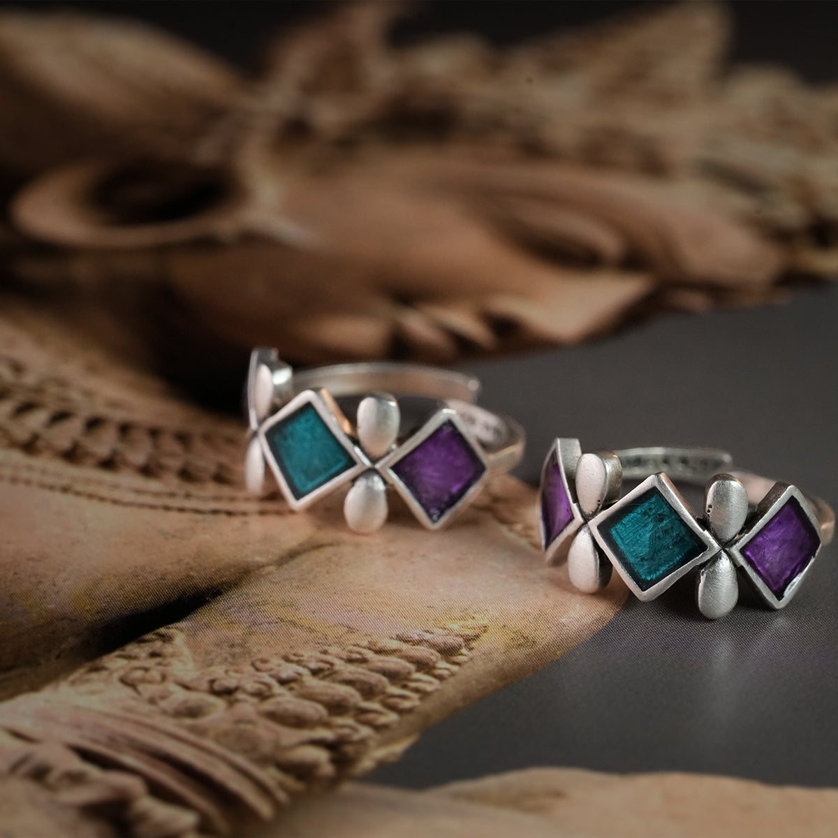 neela silver toe rings by moha