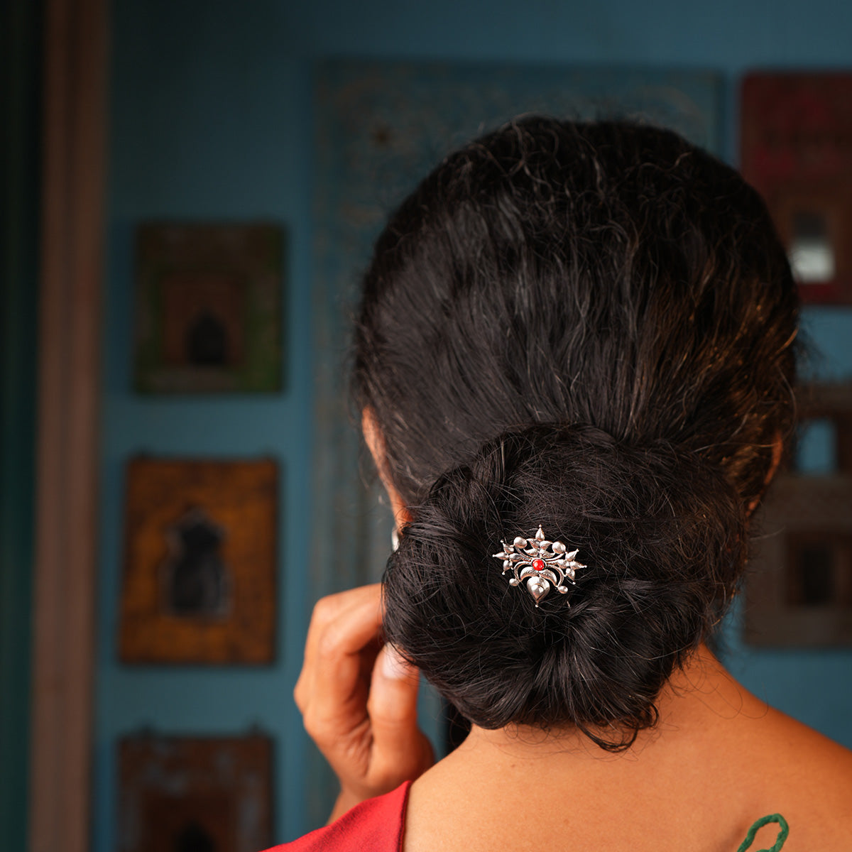 toranful silver hairpin