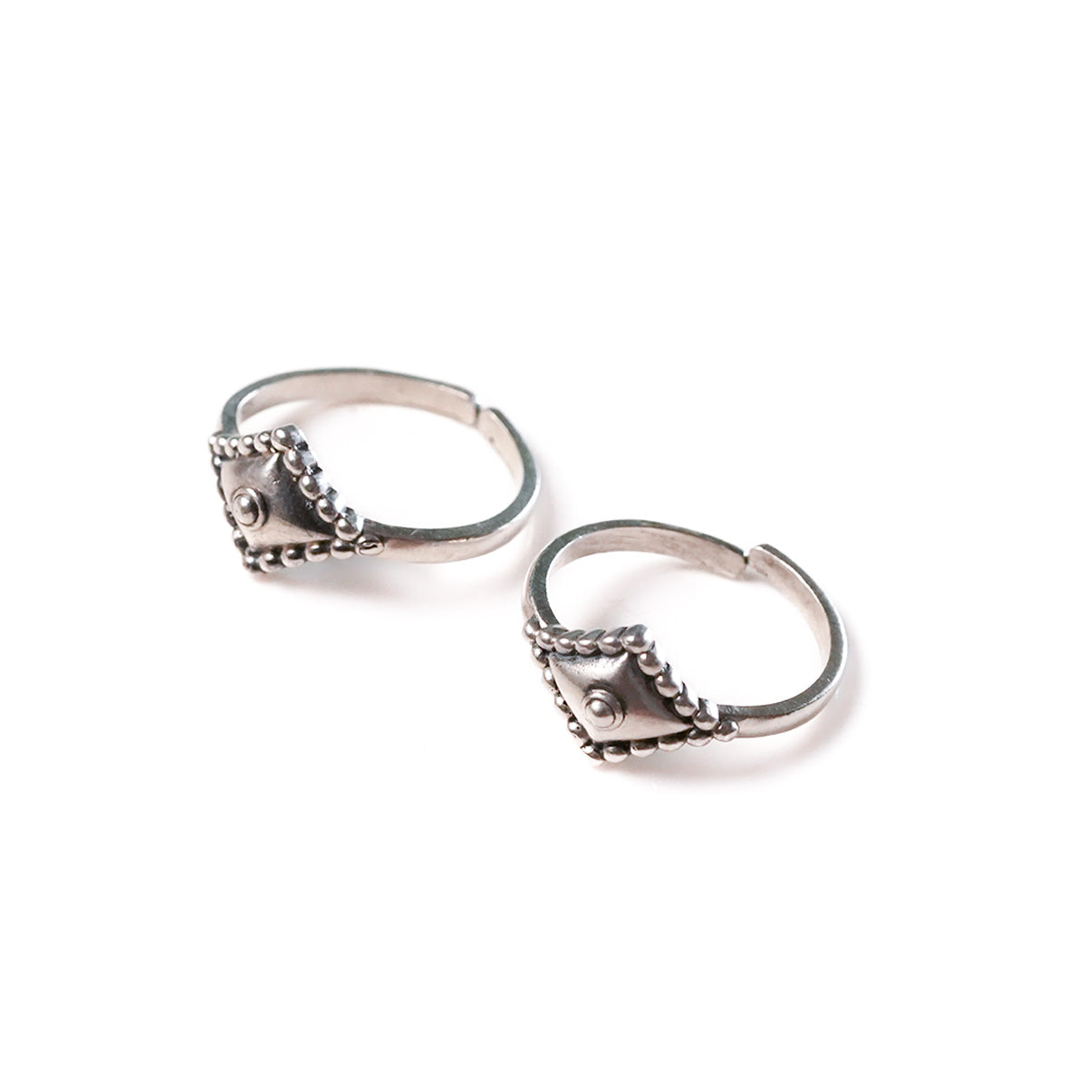 veda silver toe rings by moha