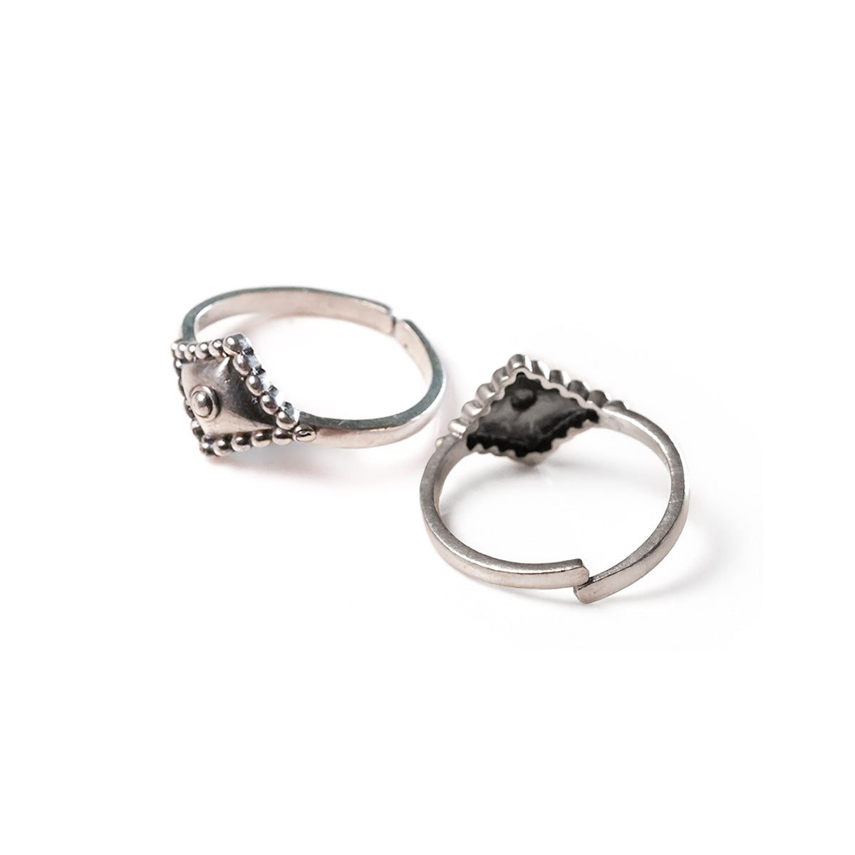 veda silver toe rings by moha