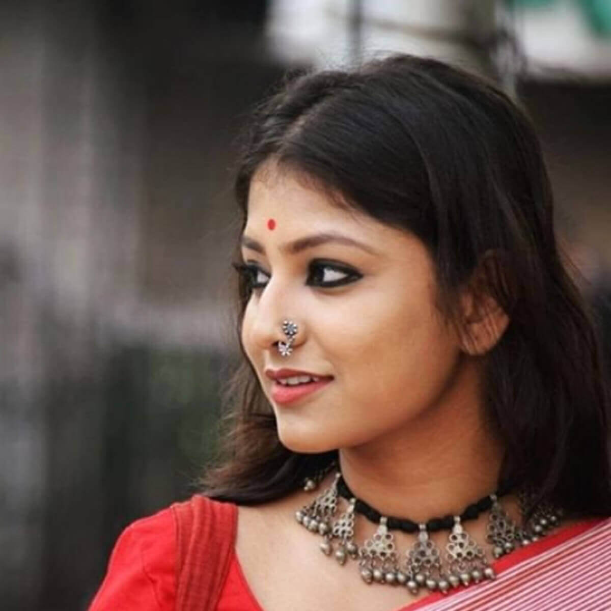 maharashtrian silver nath black clip on left by moha