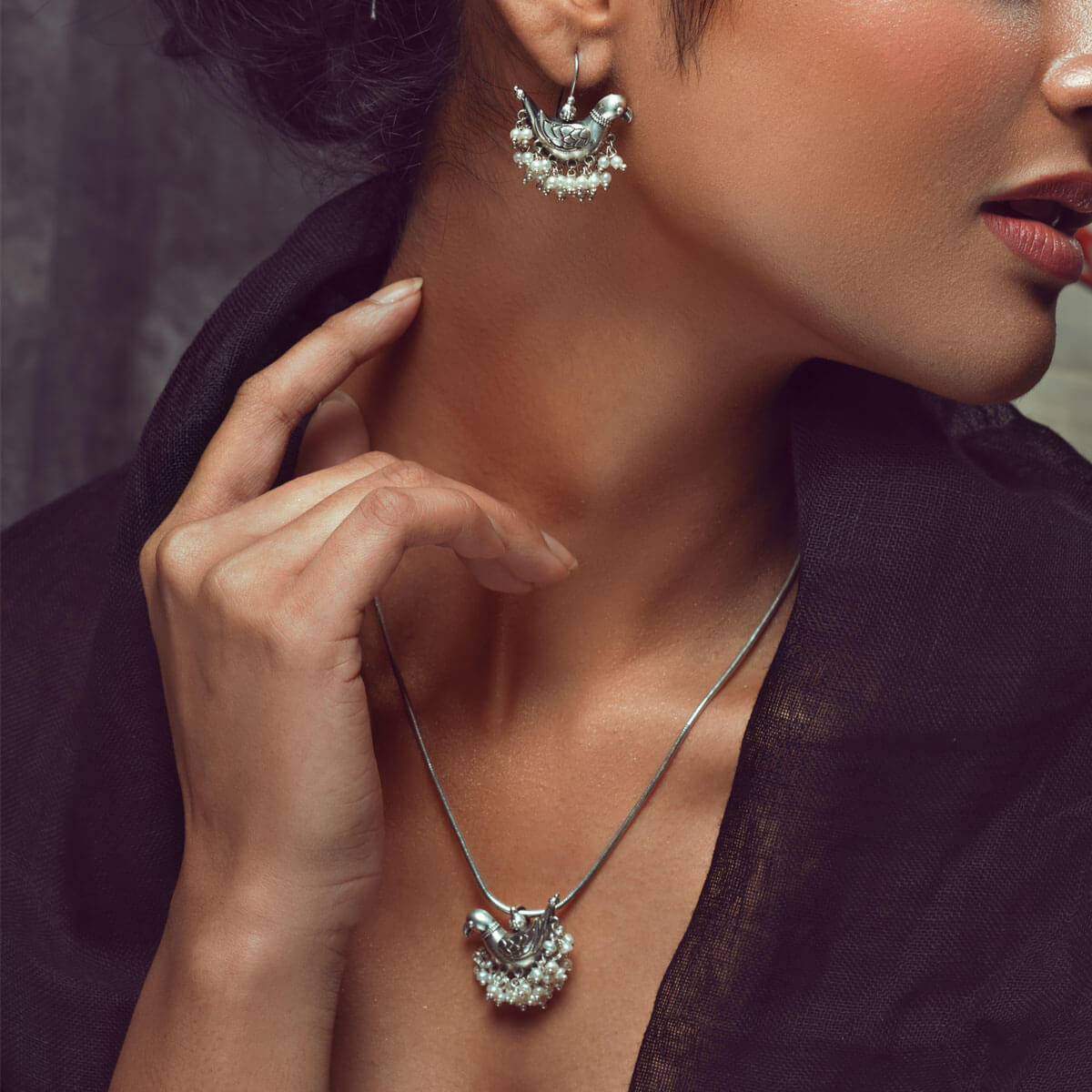 shuk sarika silver pendant necklace