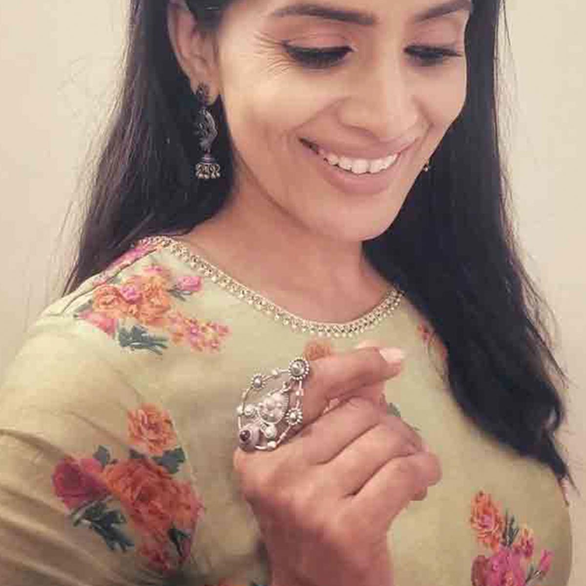 sonali kulkarni