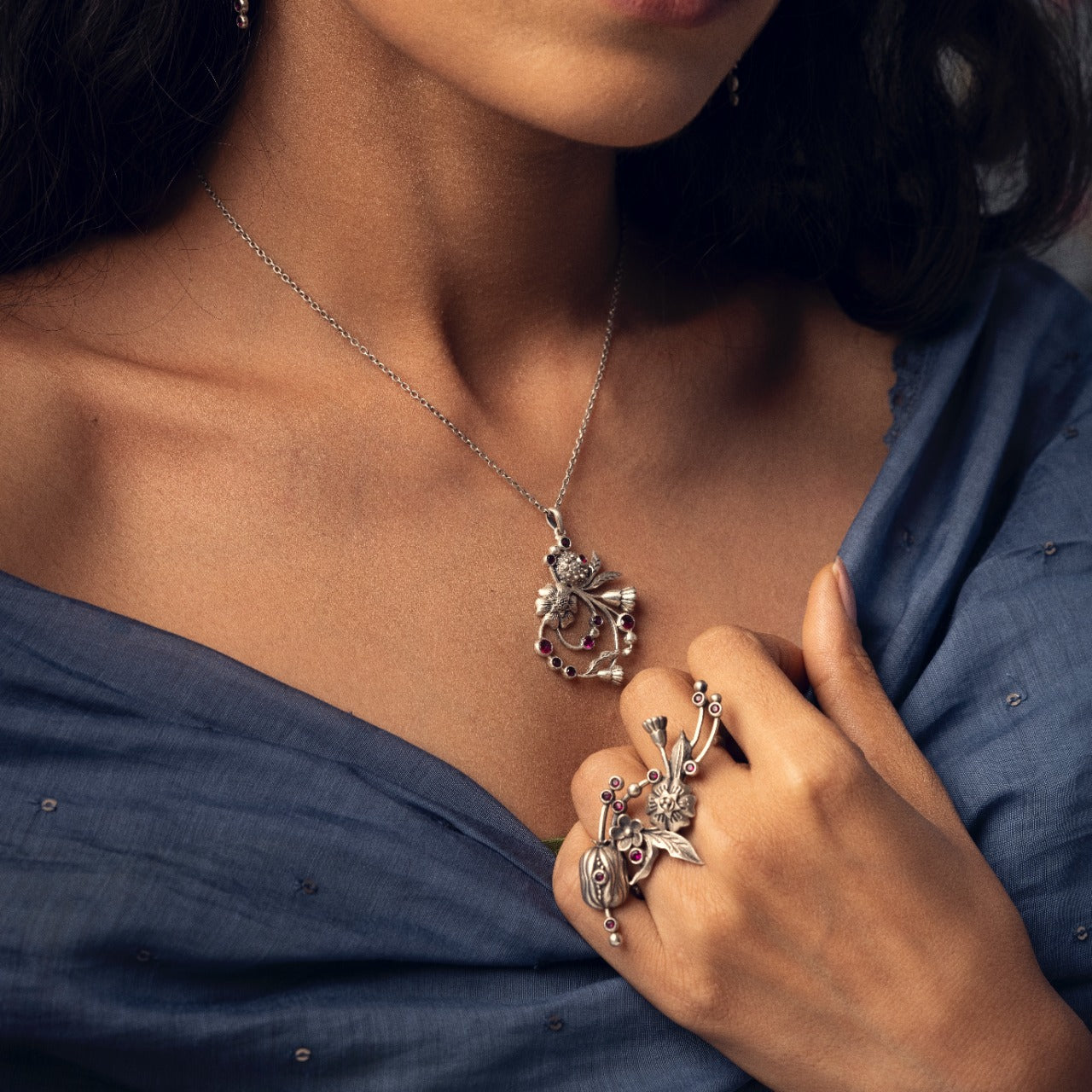 William Morris - Blossom Silver Circle Pendent With Chain by Moha