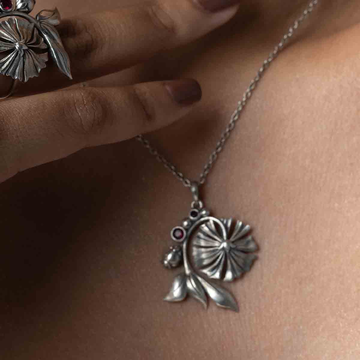 william morris bloom lilly silver pendant by moha