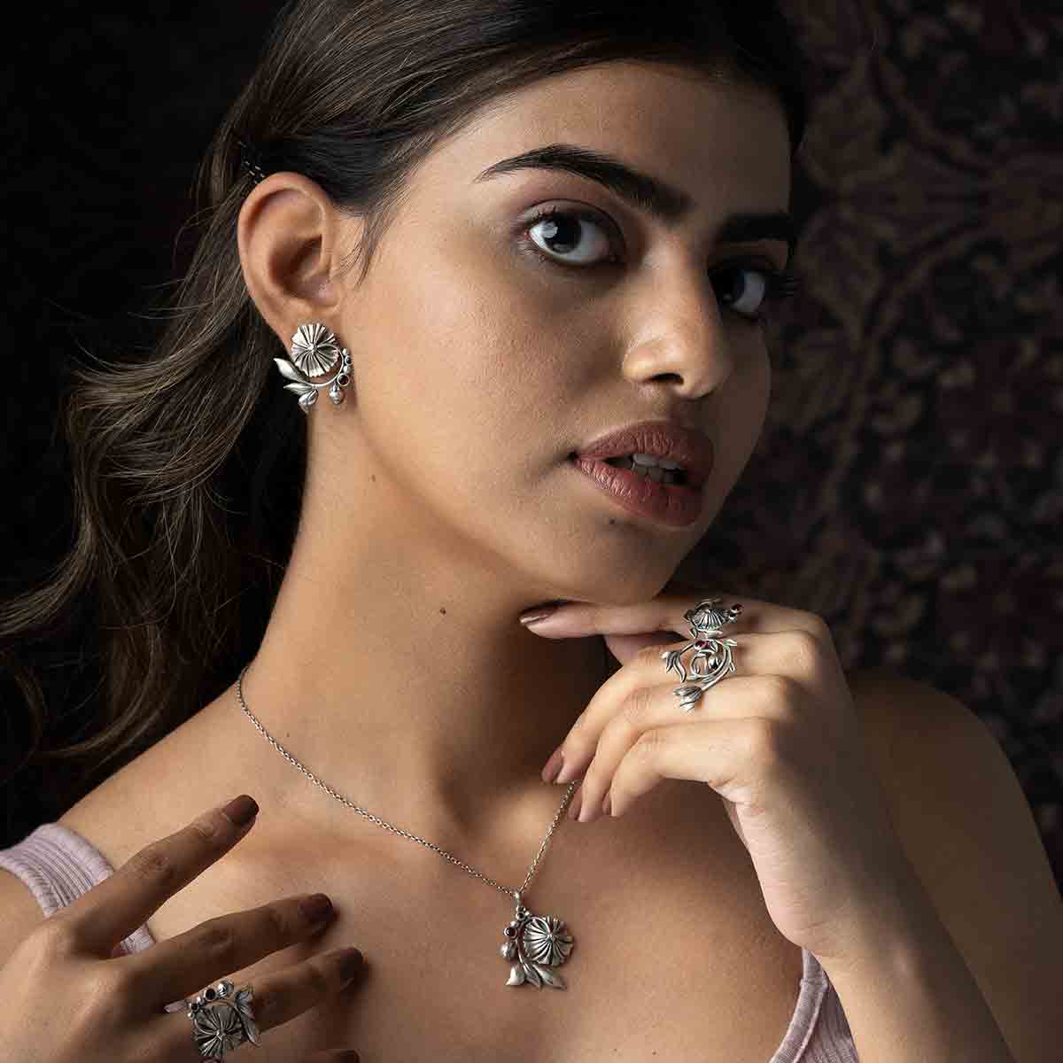 william morris bloom lilly silver pendant by moha