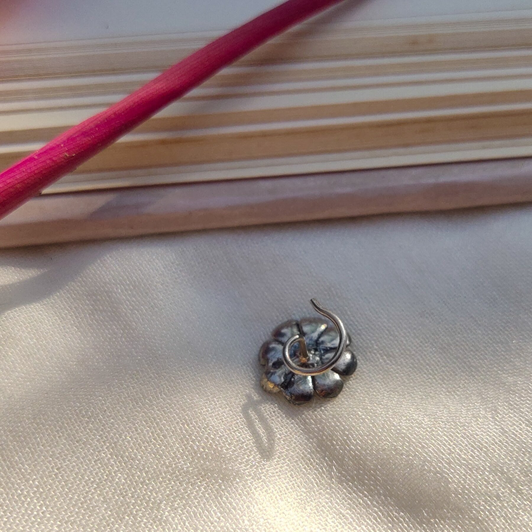 sadafuli silver nose pin