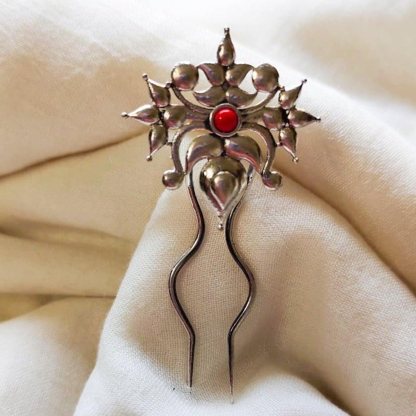 toranful silver hairpin