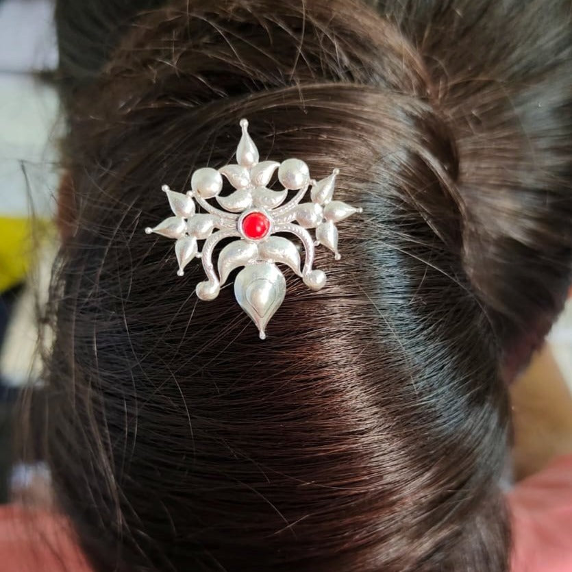toranful silver hairpin