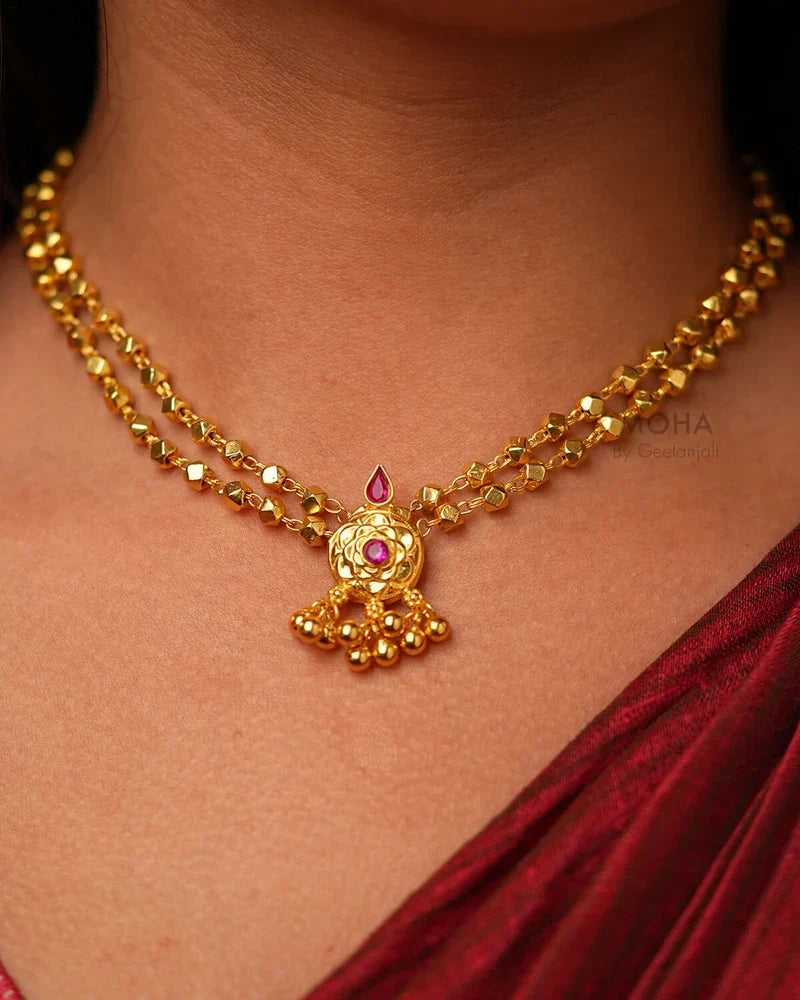 How to Choose the Perfect Silver Necklace for Every Face Shape