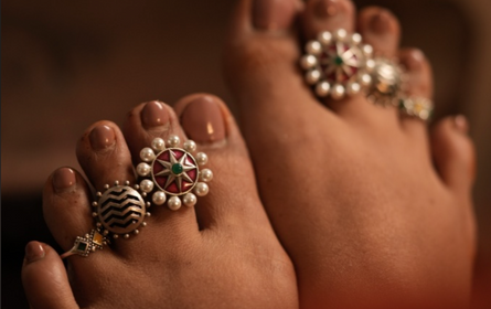 Why Do Silver Toe Rings Turn Black?