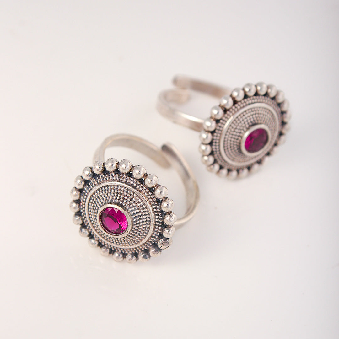 Abha silver toe ring (Rubellite) by MOHA