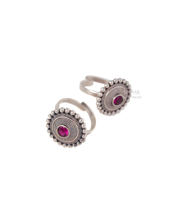 Abha silver toe ring (Rubellite) by MOHA
