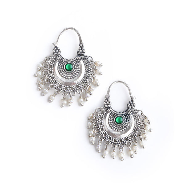 Women's Navratri Ethnic Stylish Silver Oxidised Kundan Pearl Chandbali  Earrings With Maang Tikka Set - I Jewels | Jewelry set design, Women's  jewelry sets, Chandbali earrings