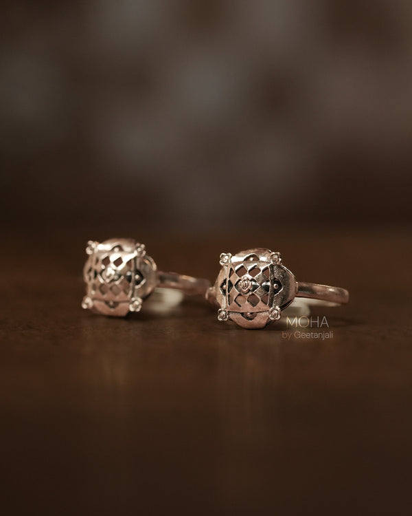 Chak Silver Toe ring by MOHA