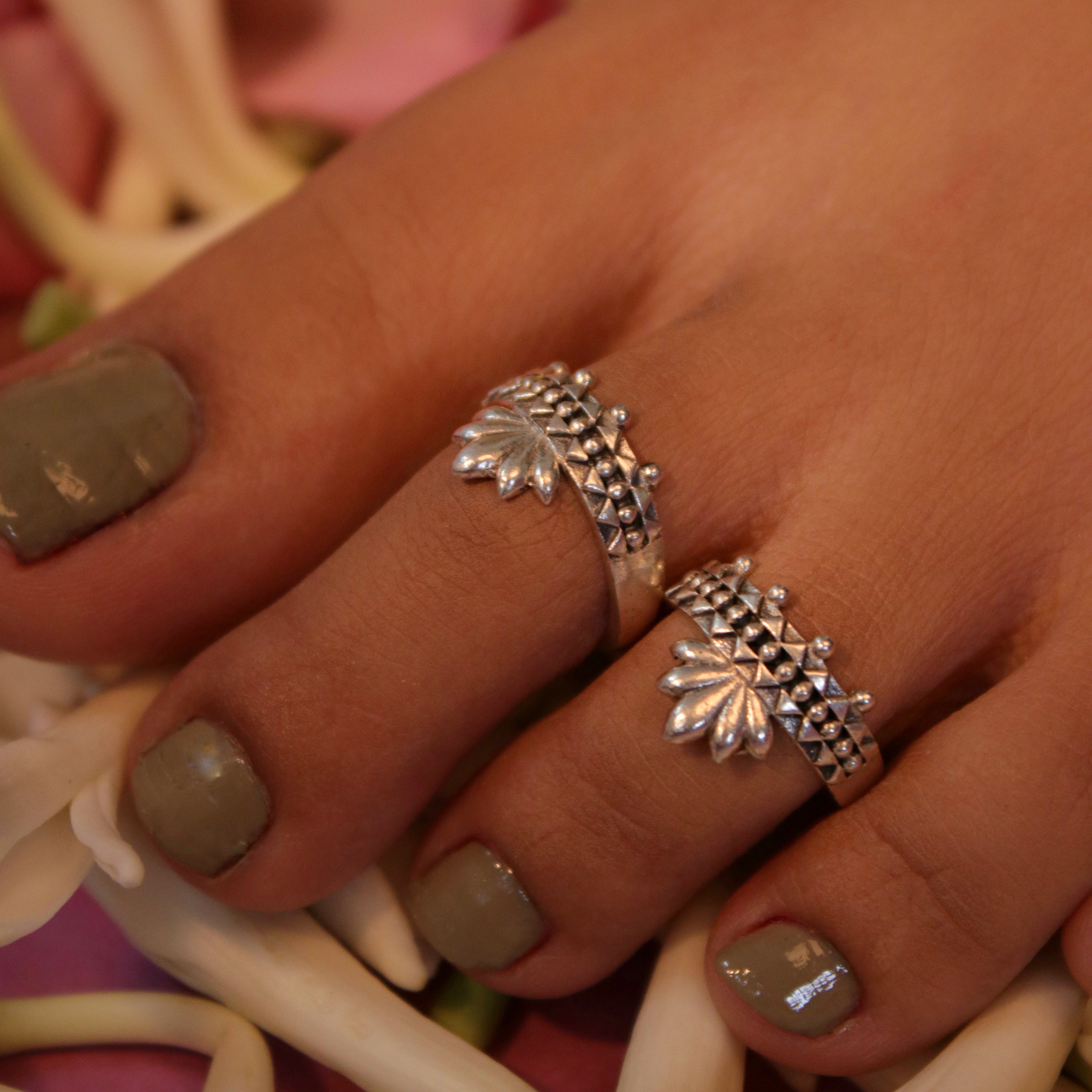 Padma Silver Toe Ring by Moha