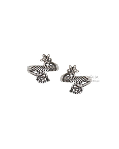 Juhi silver toe rings by Moha