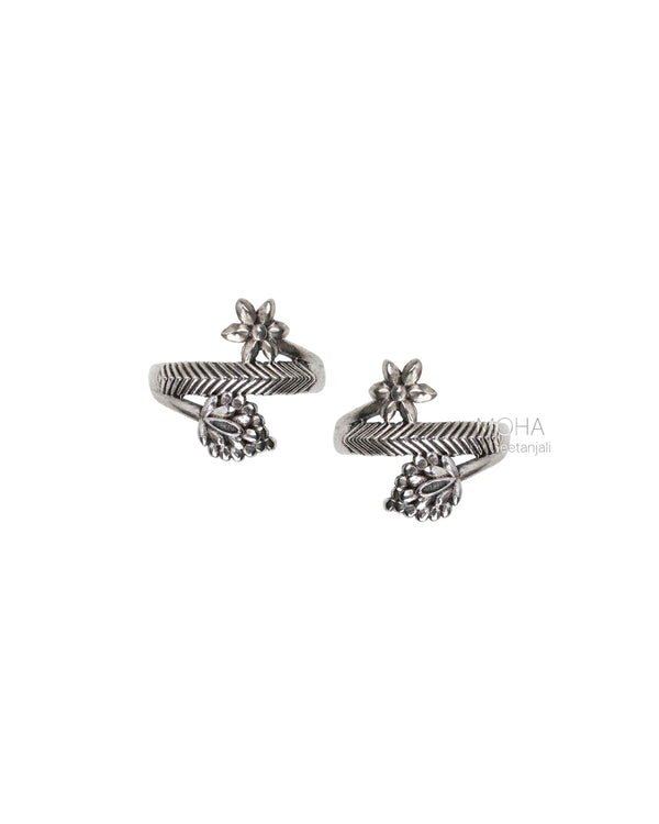 Juhi silver toe rings by Moha