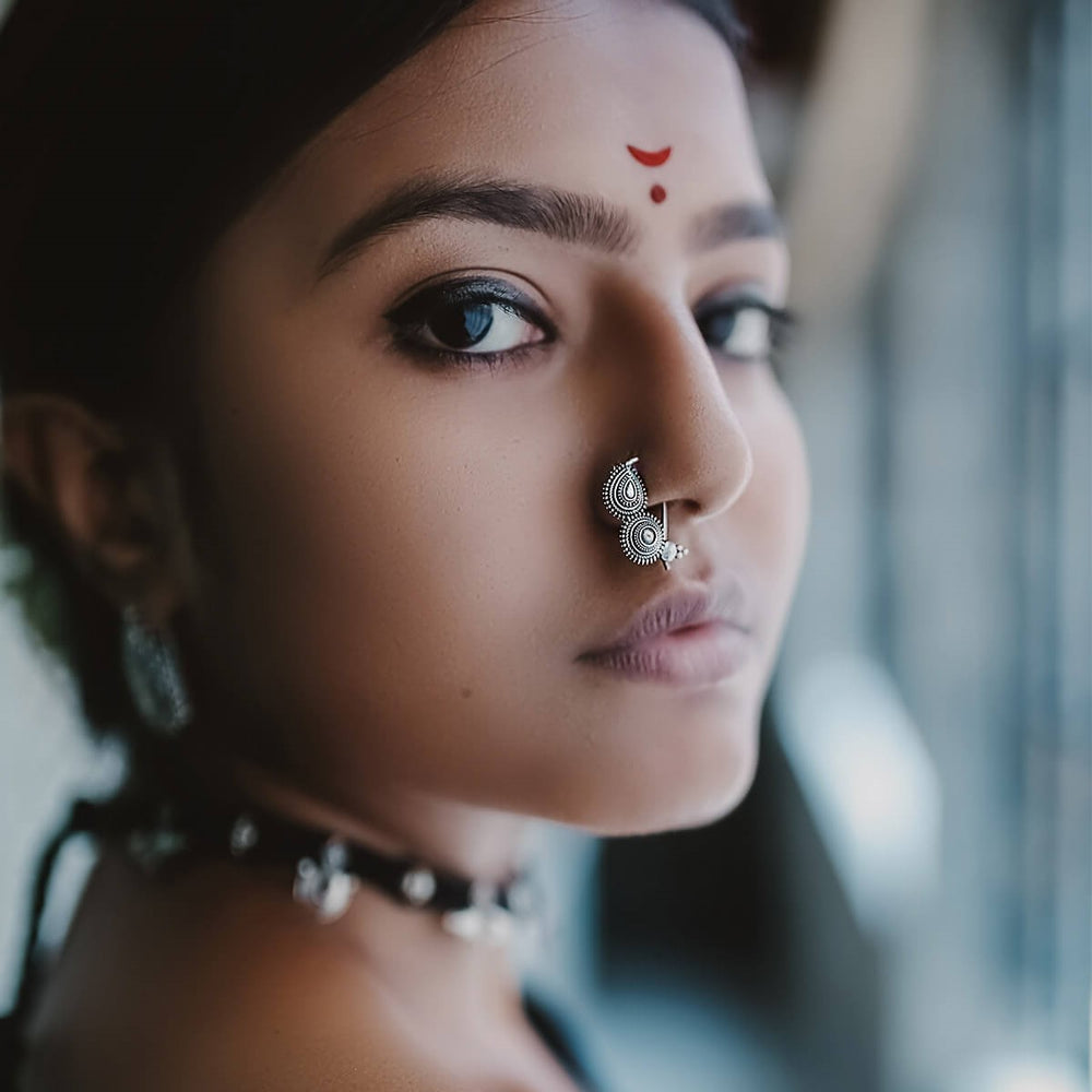 peshwa silver nath clip on right by moha