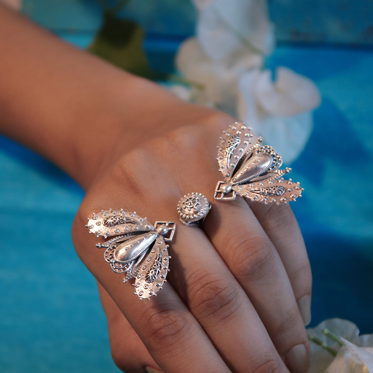titli double finger silver ring