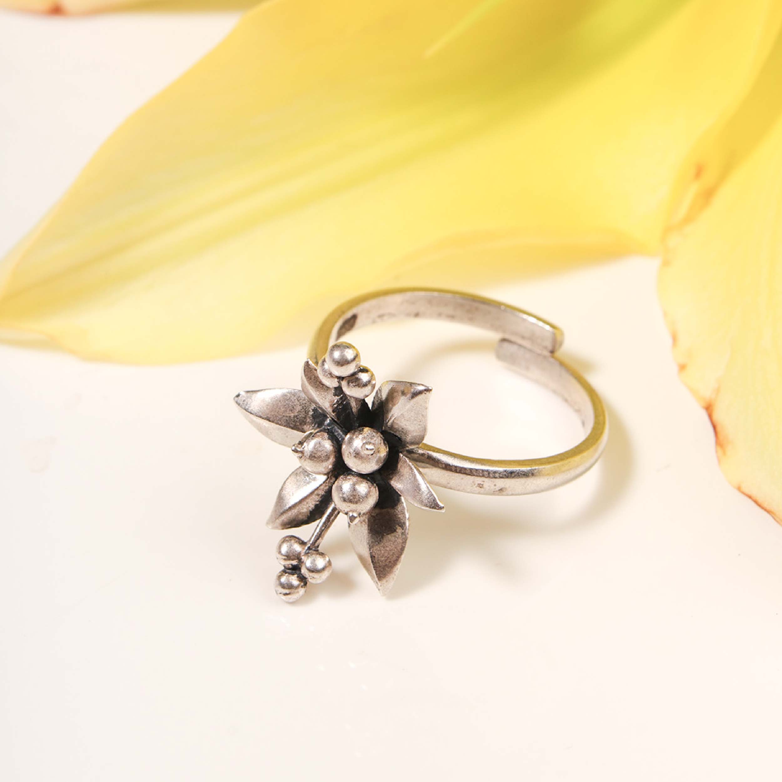 nargis silver finger ring by moha