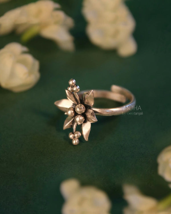 Nargis Silver Finger Ring by MOHA
