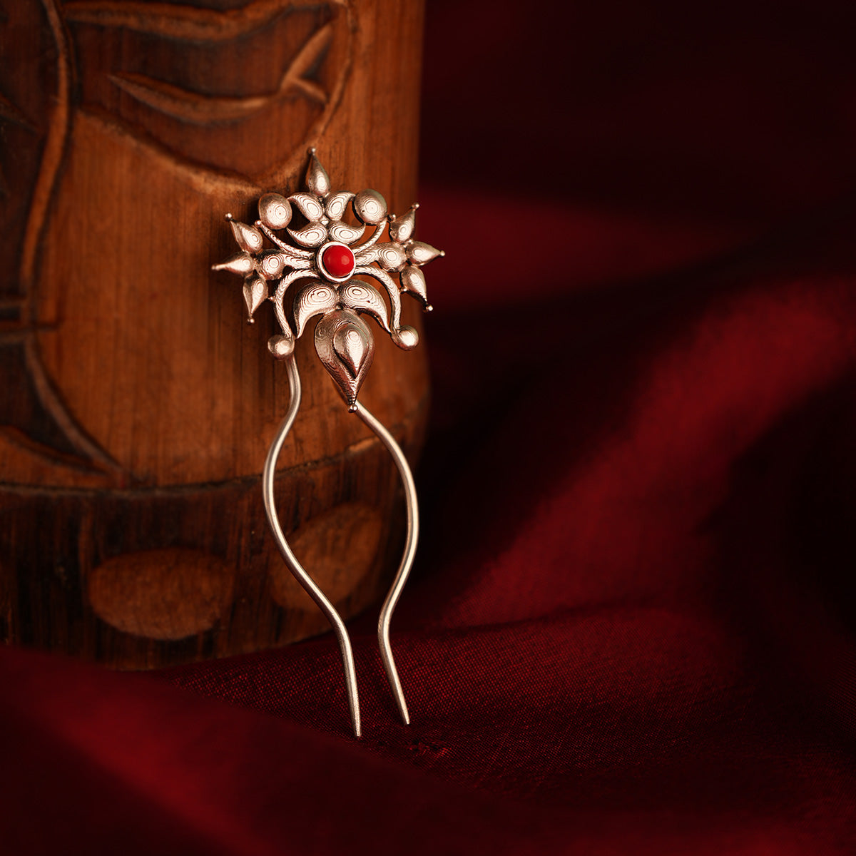 toranful silver hairpin