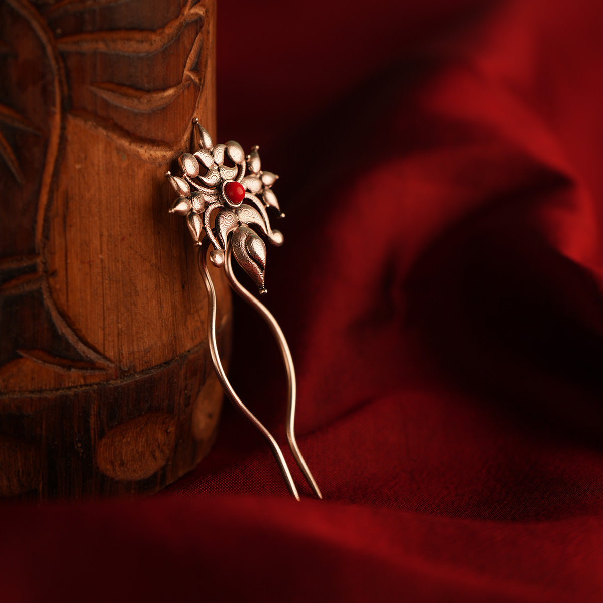 toranful silver hairpin